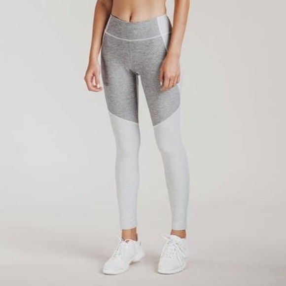 Outdoor Voices Two-Toned Warm Up Leggings in Dove and Ash - Picture 2 of 8
